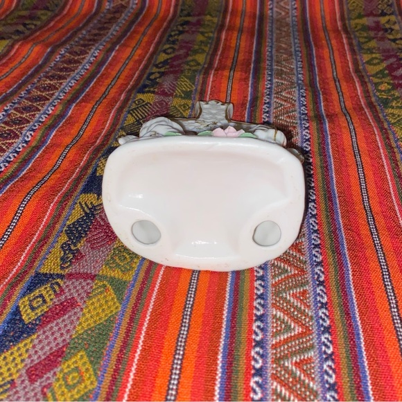 Vintage Porcelain Cross Figurine With Roses and 2 Angels - Picture 14 of 14